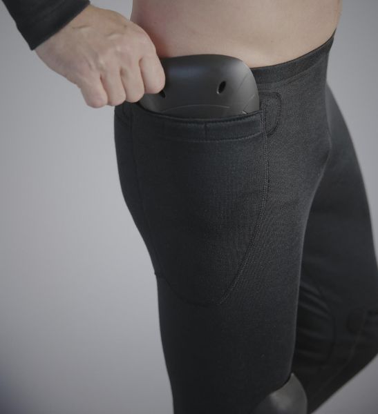 Touring LongJohn Black-Edition in Detailansicht Hüftprotektor